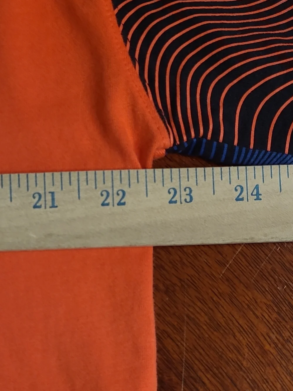 Nike Womens Boxy Cropped Graphic T Shirt Sz S Vibrant Orange Optical Wave Sleeve